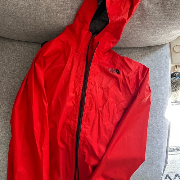 The North Face Boys Red Hooded Jacket - Picture 5 of 6